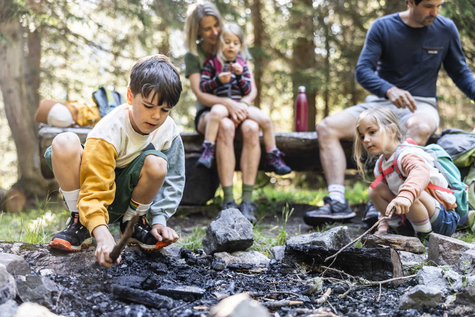 Wandern zu Familienfeuerstellen