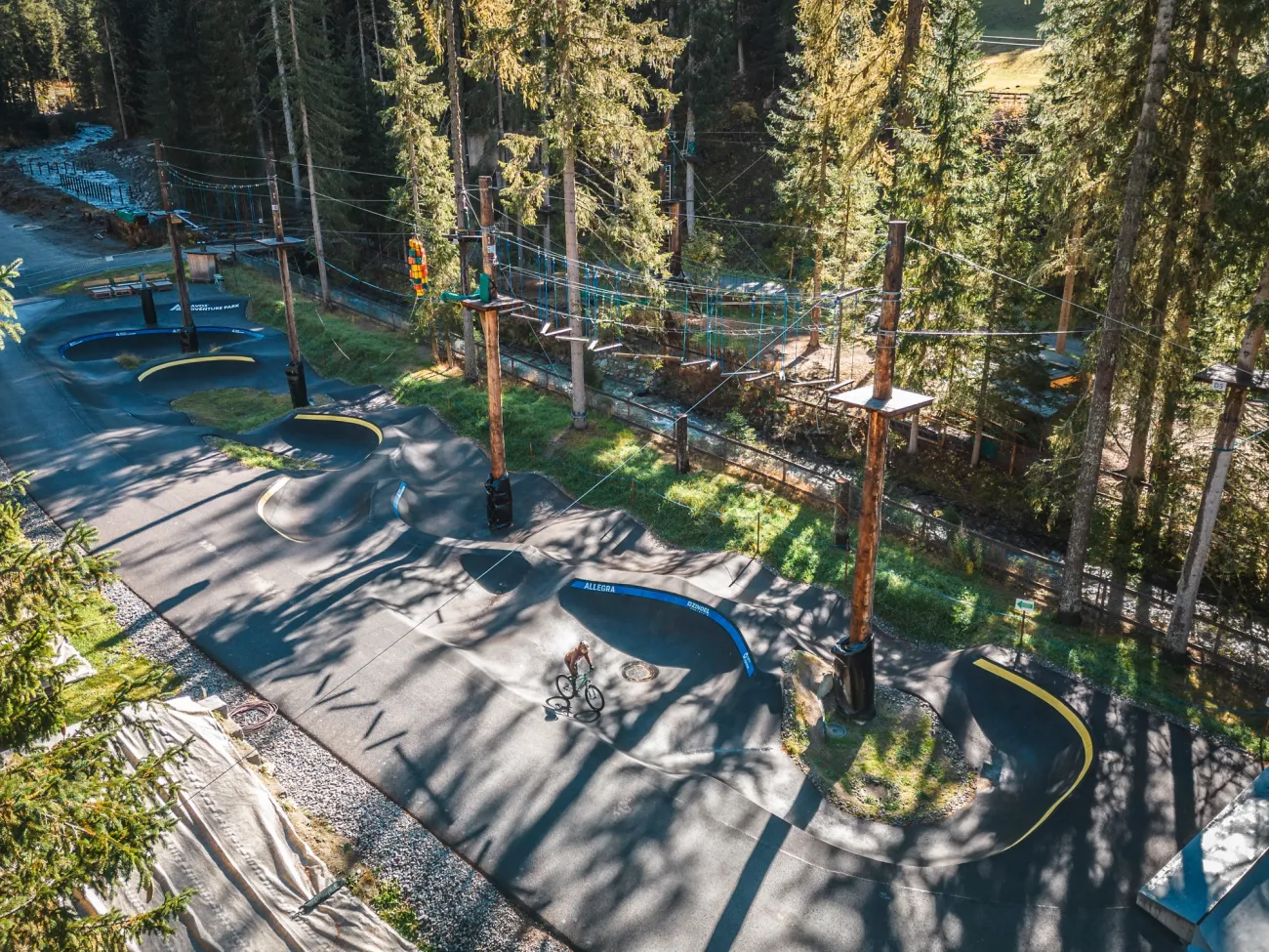 Bike Park mit Pumptrack und Seilpark